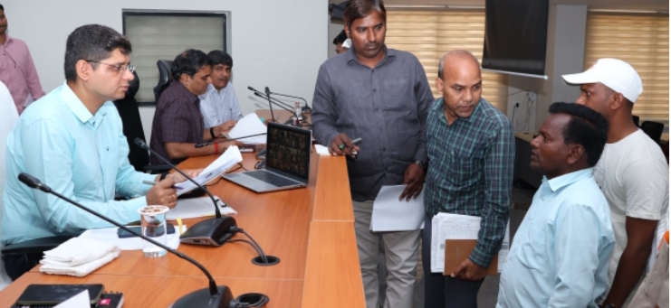 కామారెడ్డి : ప్రజావాణి లో 111 దరఖాస్తులు 