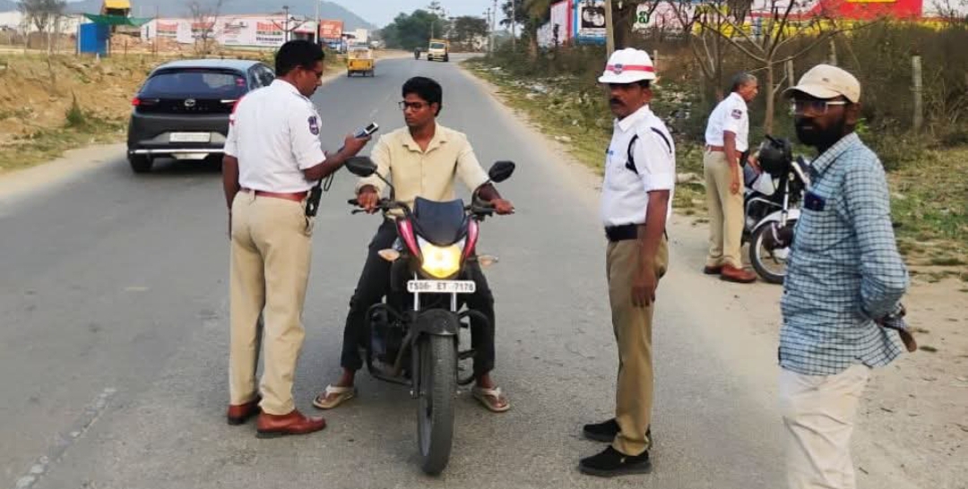 డ్రంక్ అండ్ డ్రైవ్&zwnj;పై మహబూబ్ నగర్ ట్రాఫిక్ పోలీసుల కఠిన చర్యలు &ndash; ఒకరికి జైలు శిక్ష.