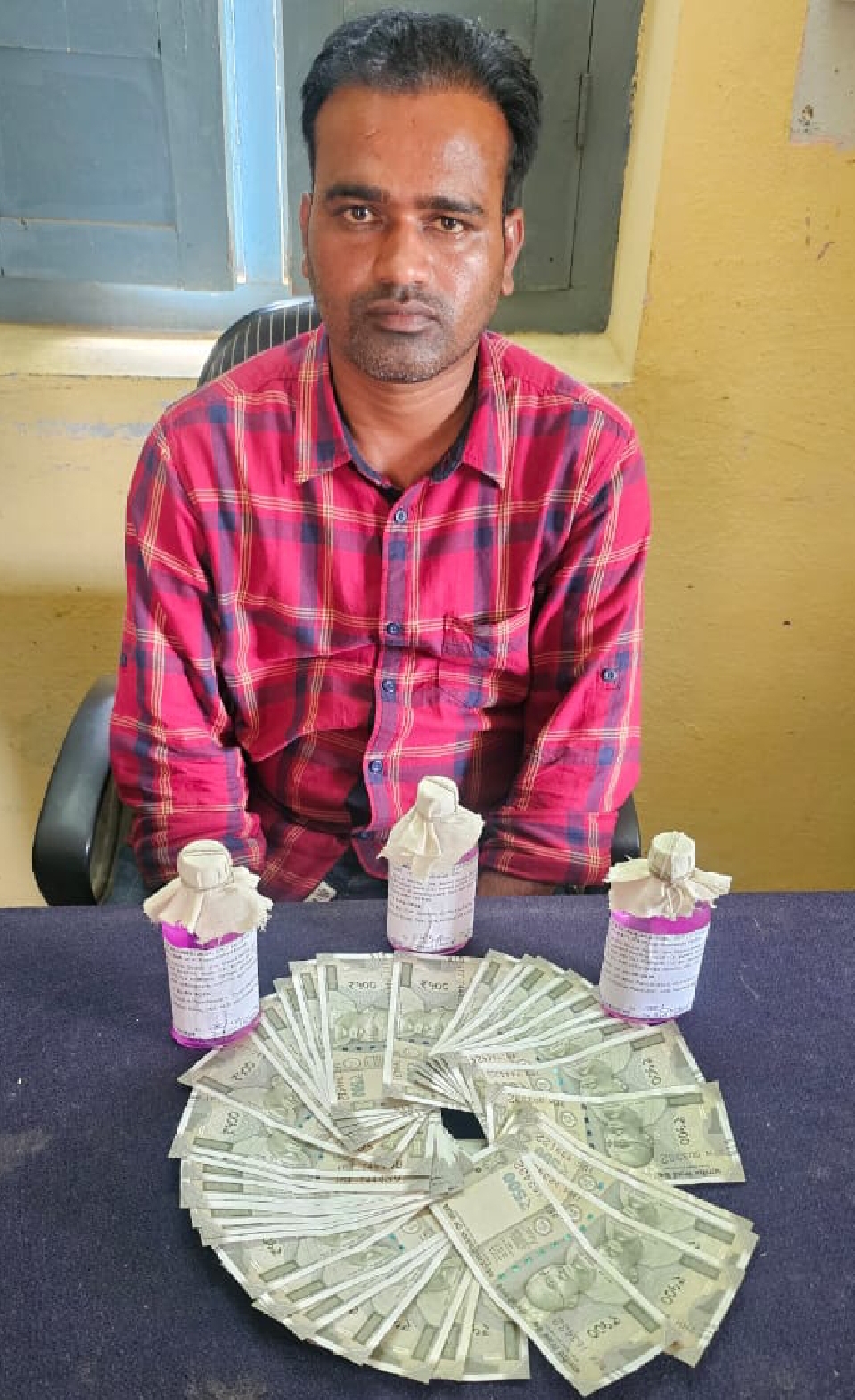 ఏసీబీకి చిక్కిన గ్రామ పంచాయతీ కార్యదర్శి 