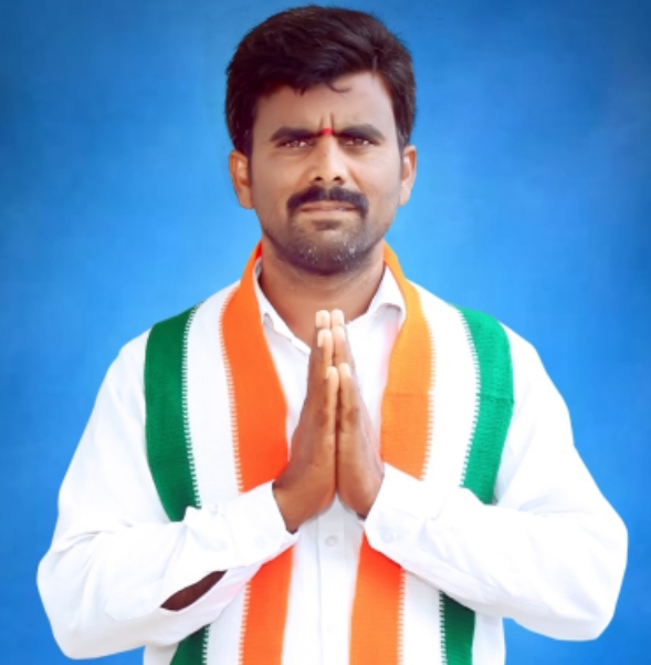 పాపకొల్లు కాంగ్రెస్ పార్టీ అభ్యర్థి ప్రచారంలో దూసుకుపోతున్న బాదావత్ రాంబాబు కత్తెర గుర్తుకి ఓటు వేసి గెలిపించండి