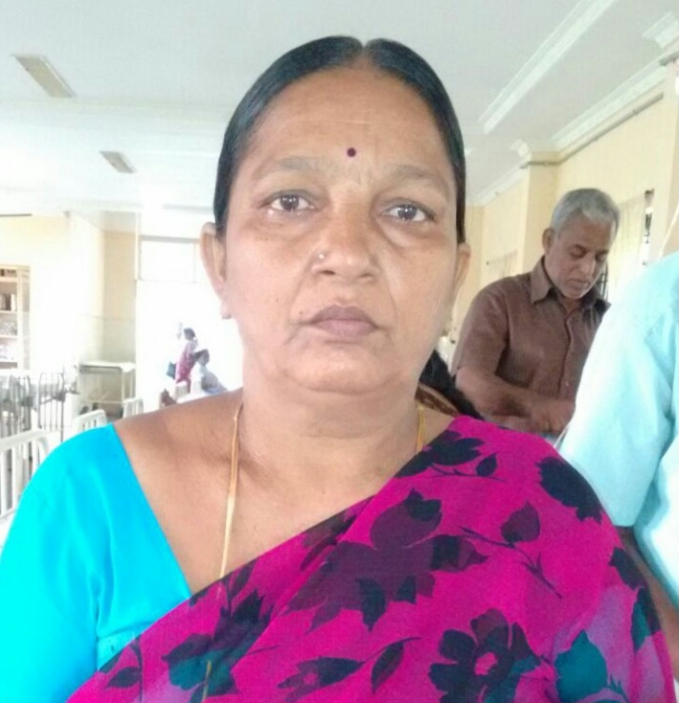 కారు ఢీకొని మహిళా మృతి