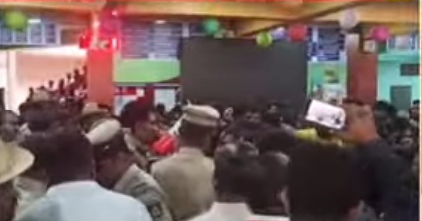 కాలేజీ బాత్రూమ్ లో హిడెన్ కెమెరాలు? 