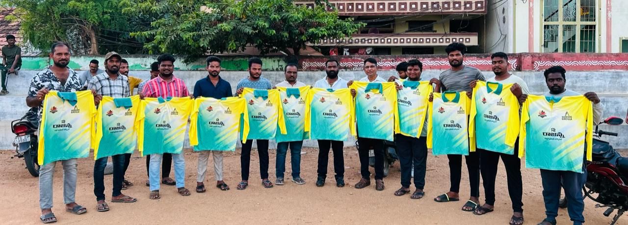 క్రికెట్ జెర్సీనీ బహుకరించిన 39వ వార్డు కౌన్సిలర్ ఆకుల కృష్ణ