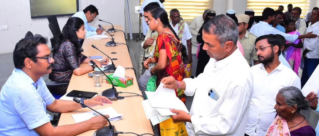 అర్జీలు సకాలంలో పరిష్కరించాలి : జిల్లా కలెక్టర్ గరిమ అగ్రవాల్