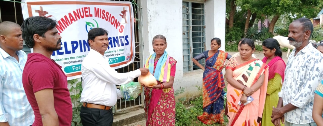 వరద బాధితులకు అండగా నిలిచిన పాస్టర్ ఎం . కబీర్ దాస్