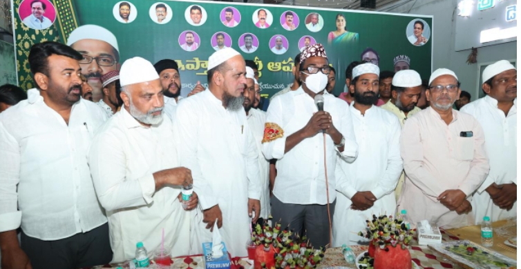 ఇఫ్తార్ విందులో పాల్గొన్న మాజీ మంత్రి పువ్వాడ అజయ్ కుమార్