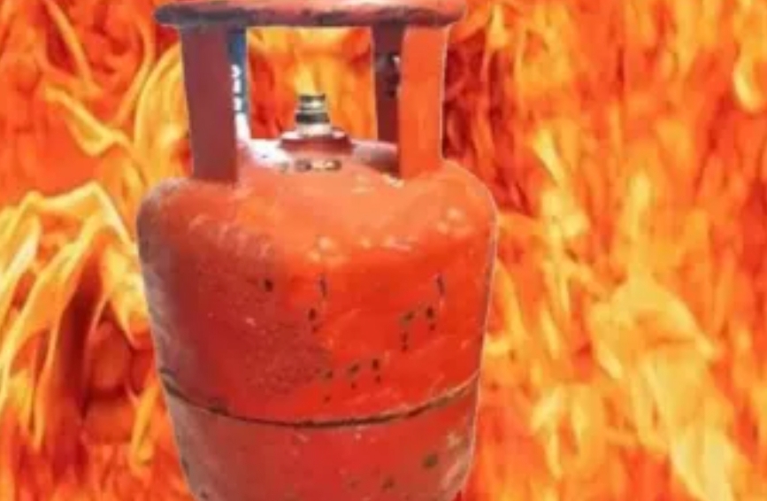 గ్యాస్ సిలిండర్ పేలి ఆరుగురికి తీవ్ర గాయాలు