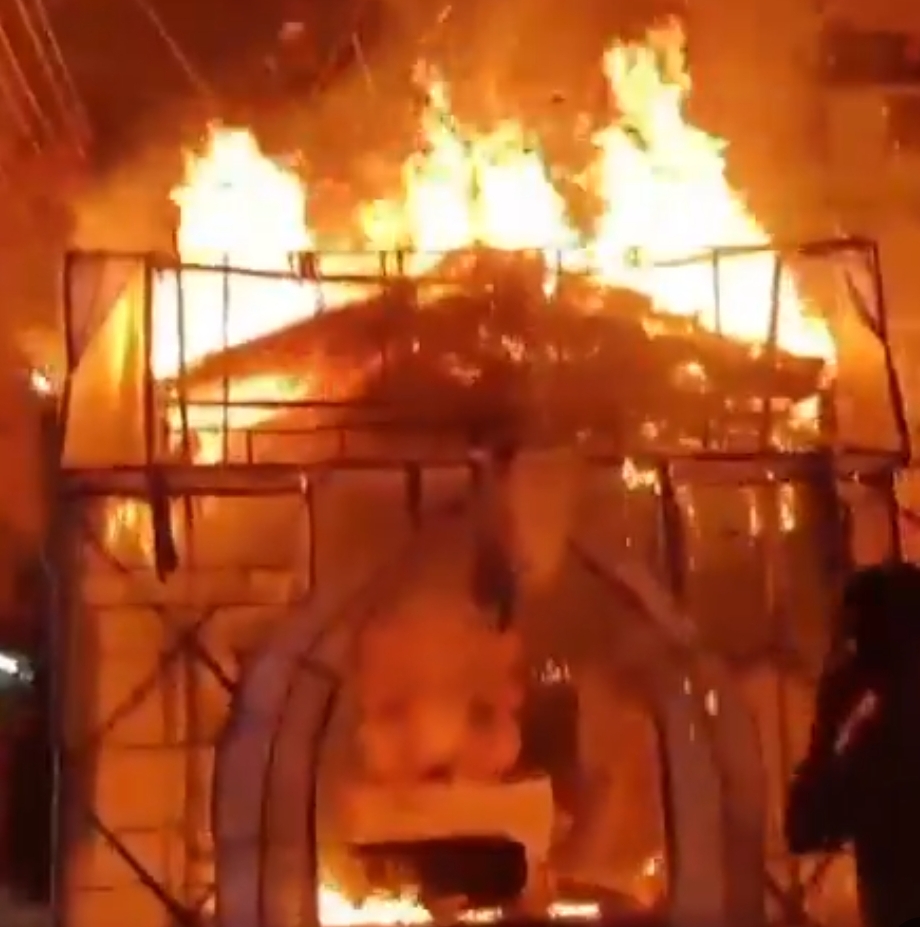 గణేష్ మండపం వద్ద అగ్ని ప్రమాదం.. తప్పిన పెను ప్రమాదం