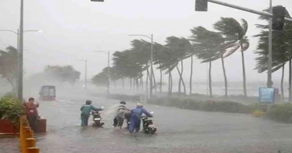 తెలంగాణకు ఐఎండీ రెడ్ అలర్ట్, అతి భారీ వర్షాలు విద్యాసంస్థలకు సెలవు