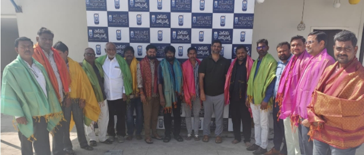 జర్నలిస్టుల ఆరోగ్య భద్రత కోసం వెల్నెస్ ఆసుపత్రి హెల్త్ కార్డులు