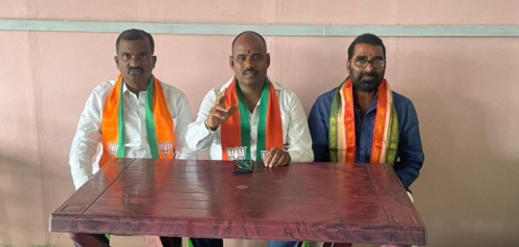 ఈ దేశంలో వుంటూ పాకిస్తాన్ కు వత్తాసు పలికే దేశాద్రోహులను కఠినంగా శిక్షించాలి : బైండ్లకుమార్ 