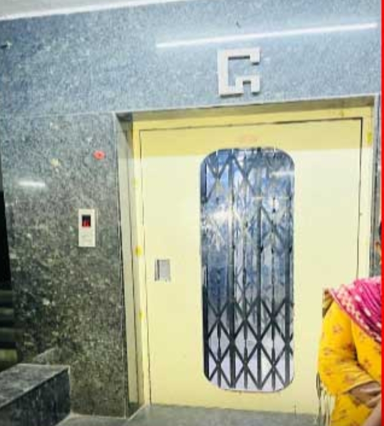 లిఫ్టులో ఇరుక్కుని ఐదేళ్ల బాలుడు మృతి