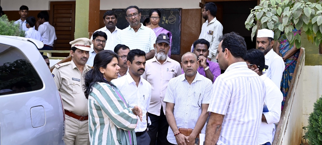 అమ్డాపూర్ కస్తూర్బా బాలికల విద్యాలయంను ఆకస్మికంగా తనిఖీ చేసిన కలెక్టర్ ఇలా త్రిపాఠి