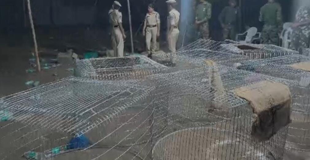 మొయినాబాద్&zwnj; ఫామ్&zwnj;హౌస్&zwnj;లో కాల్పుల కలకలం