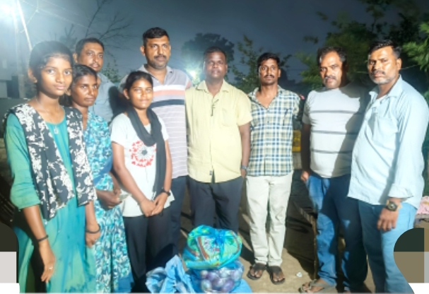 భర్తని కోల్పోయి నిస్సహాయ స్థితిలో  ఉన్న మహిళకు హార్దిక సహాయం అందించిన చిన్ననాటి స్నేహితులు