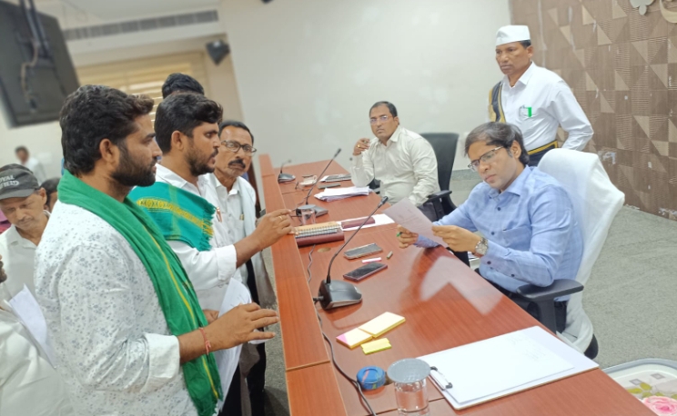 శ్రీ చైతన్య పాఠశాల యాజమాన్యం వేధింపుల వల్లే పదో తరగతి విద్యార్థి నితీష్ ఆత్మహత్య 