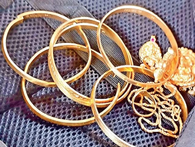 కాజీపేట: రైలులో 20 తులాల బంగారం చోరీ