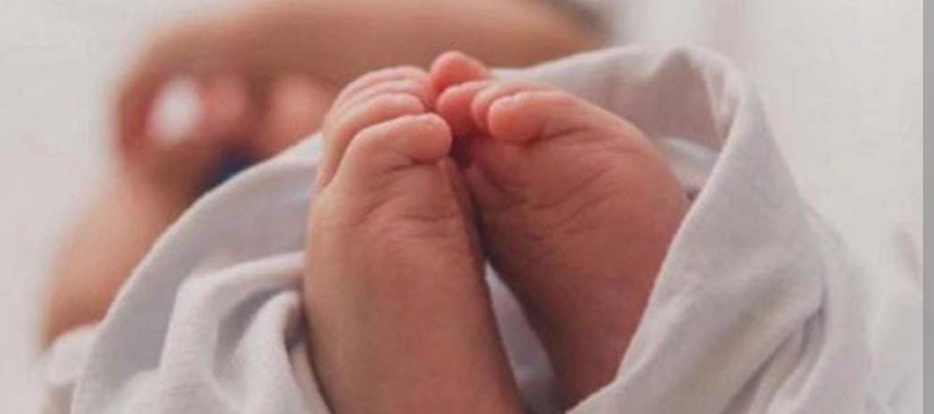నాలుగు రోజుల పసికందును రూ. 5 లక్షలకు విక్రయిస్తున్న ముఠా గుట్టురట్టు