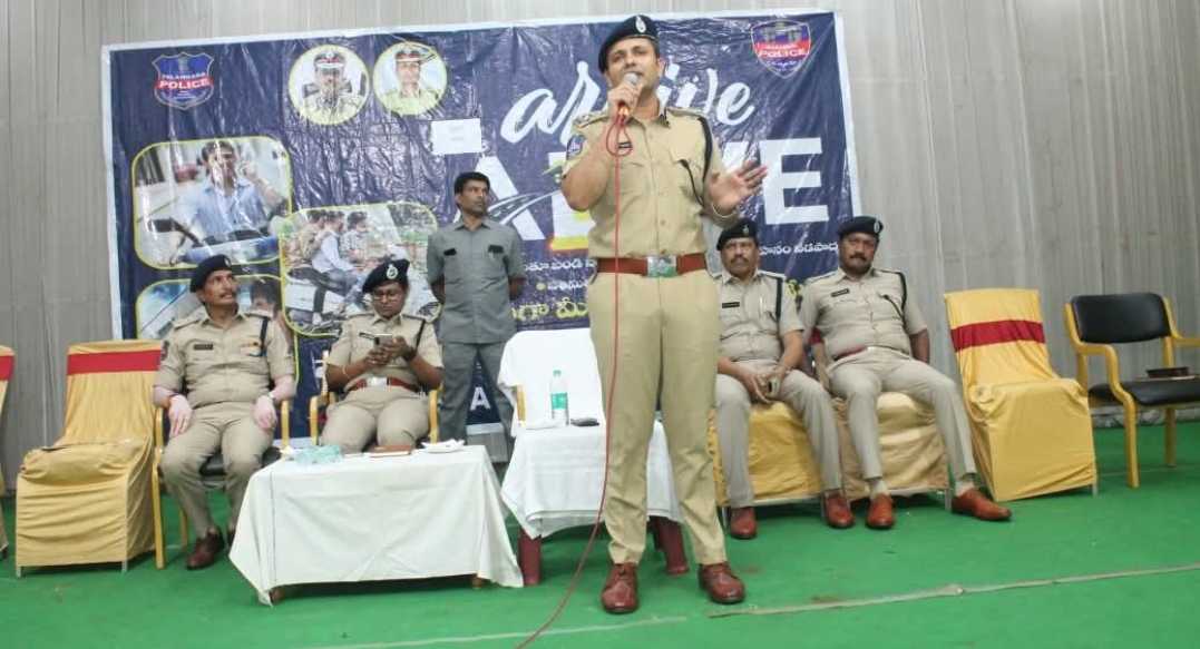 &ldquo;సురక్షితంగా గమ్యస్థానాలకు చేర్చడం ఆటో డ్రైవర్ల ప్రధాన బాధ్యత&rdquo; : వరంగల్ పోలీస్ కమిషనర్ సన్ ప్రీత్ సింగ్, IPS