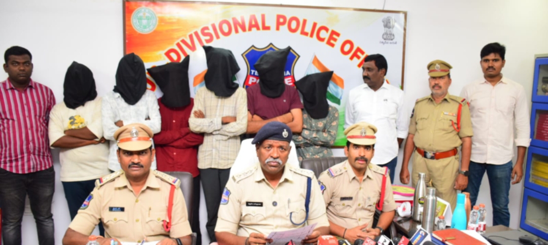 రాజన్న సిరిసిల్ల జిల్లా: తాళం వేసి ఉన్న ఇల్లులే లక్ష్యంగా రాత్రి సమయంలో దొంగతనాలకు పాల్పడుతున్న ముఠా అరెస్ట్..