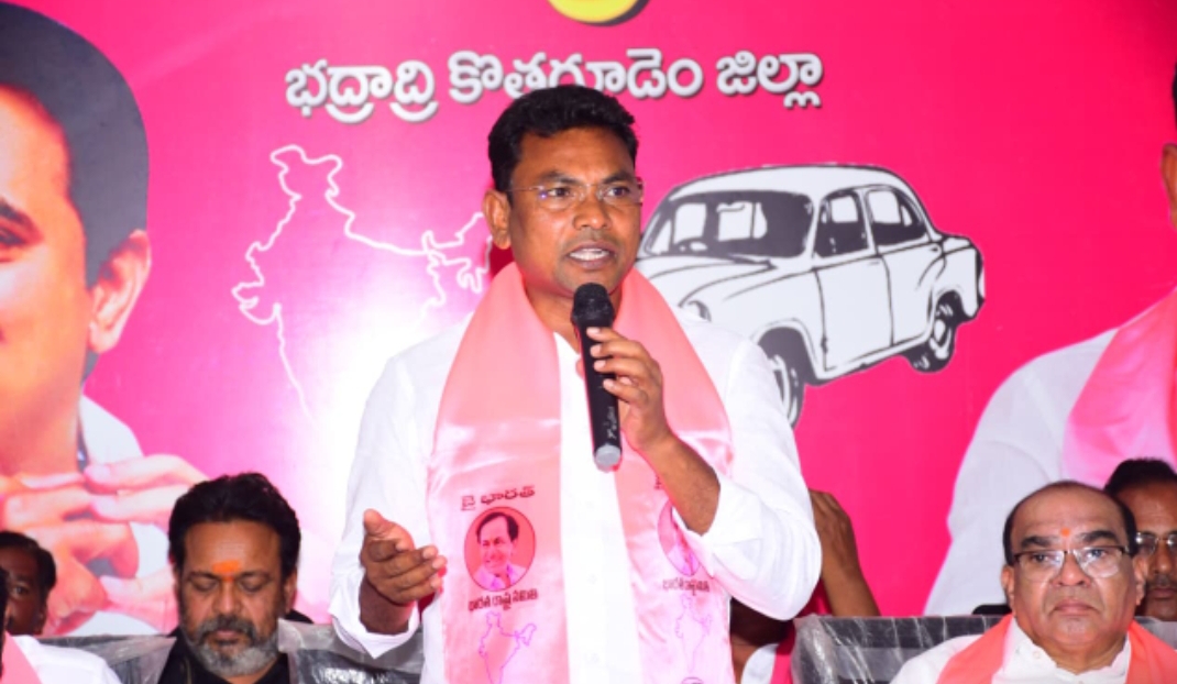 ఎంపీ వద్దిరాజు కొత్తగూడెంలో దీక్షా దివస్ సన్నాహాక సమావేశానికి ముఖ్య అతిథిగా హాజరు