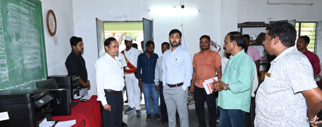 గ్రామపాలన అధికారుల పరీక్ష కేంద్రాన్ని పరిశీలించిన జిల్లా కలెక్టర్ అద్వైత్ కుమార్ సింగ్