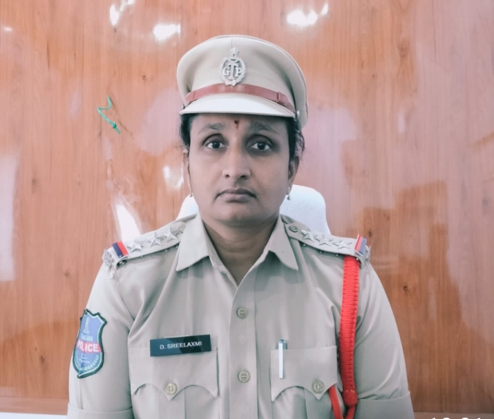 సంక్రాంతి పండుగ సందర్భంగా కోడి పందేలు, పేకాట (జూదం) వంటి చట్టవిరుద్ధ కార్యకలాపాలపై కఠిన చర్యలు జూలూరుపాడు సర్కిల్ ఇన్స్పెక్టర్ శ్రీ లక్ష్మి