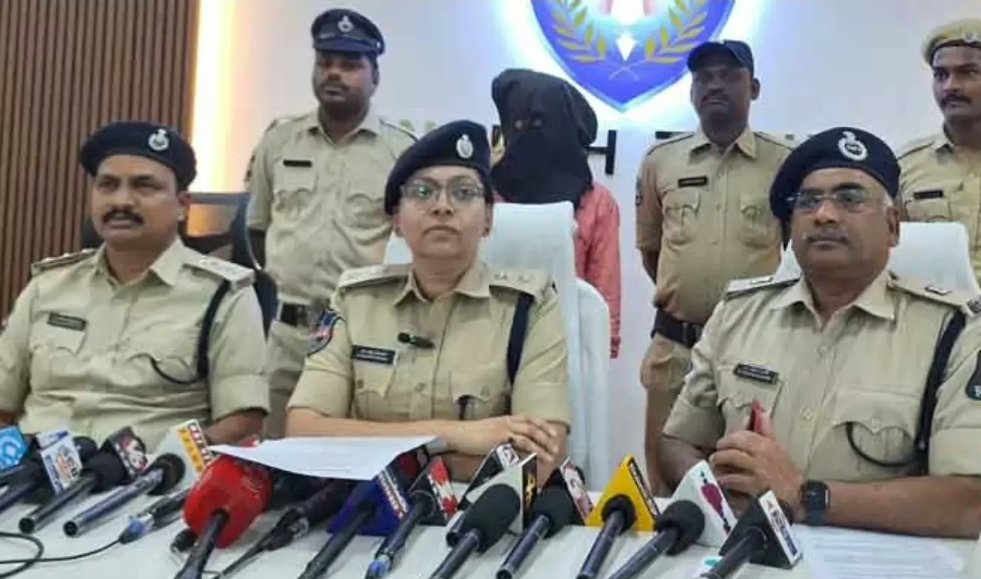 సన్ స్టీల్స్ లో దొంగతనం... 6 గంటలలో చేదించిన పోలీసులు