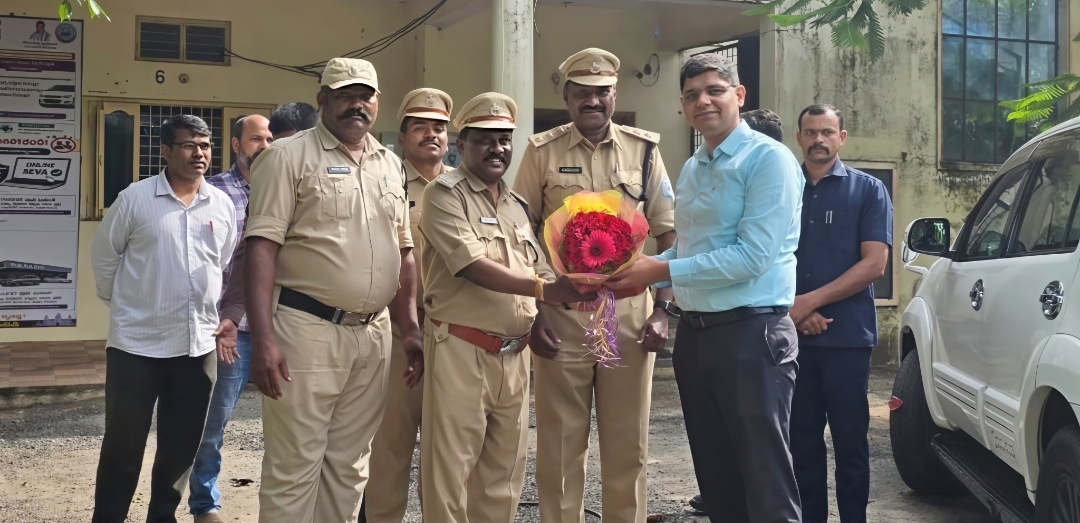 జిల్లా రవాణా ఆర్టిఏ కార్యాలయమును సందర్శించిన జిల్లా కలెక్టర్ 