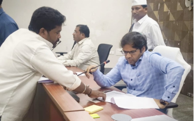 కొత్తగూడెం కార్పొరేషన్లో హోర్డింగులకు అనుమతి ఇవ్వరాదు