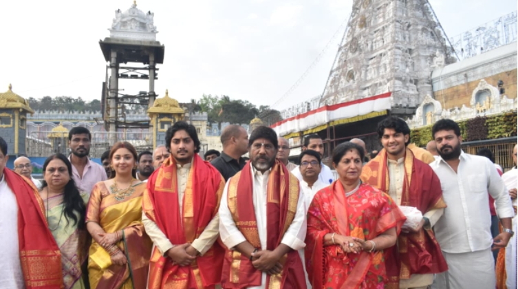 కుటుంబ సభ్యులతో కలిసి తిరుమల క్షేత్రంలో శ్రీవారిని దర్శించుకున్న ఉప ముఖ్యమంత్రి భట్టి విక్రమార్క మల్లు
