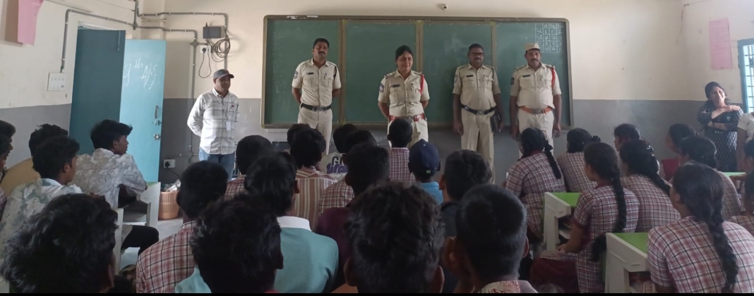 సుజాతనగర్ హైస్కూల్లో అవేర్నెస్ ప్రోగ్రాము : ఎస్ఐ రమాదేవి