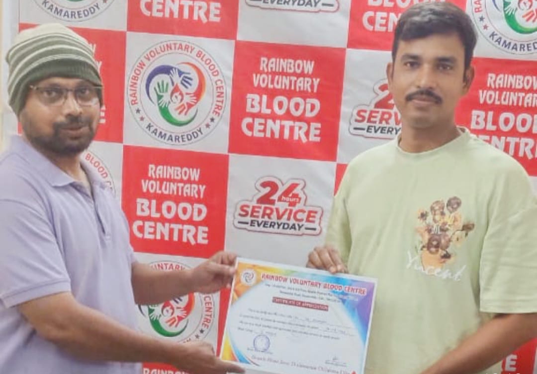 సకాలంలో రక్తాన్ని అందజేసి మానవత్వాన్ని చాటిన ఆర్ యస్ఐ సాయి ప్రసన్న