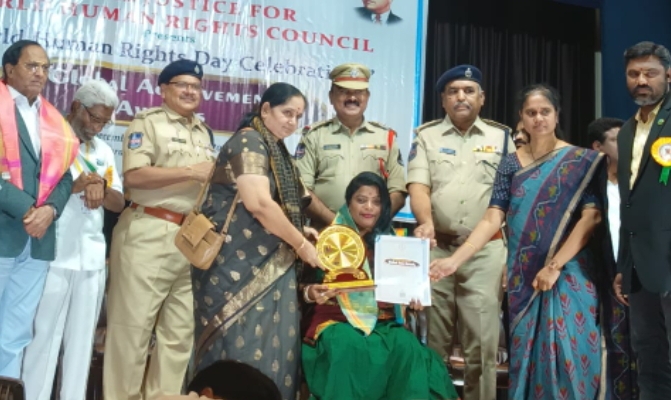 డాక్టర్ ఏపీజే అబ్దుల్ కలాం ఇంటర్నేషనల్ గ్లోబల్ ఐకానిక్ అవార్డు అందుకున్న భద్రాద్రి కొత్తగూడెం  జిల్లా మూవీ మేకప్ ఆర్టిస్ట్ సాయిబాను