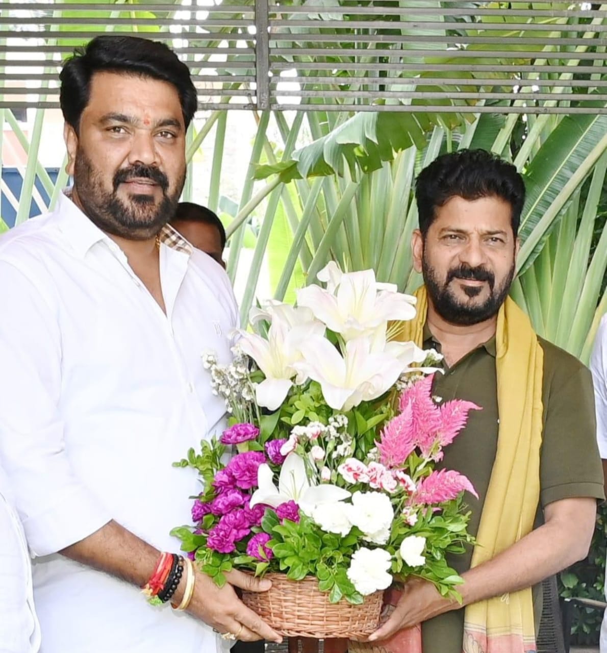 సీఎంను కలిసిన రంగారెడ్డి జిల్లా గ్రంథాలయ సంస్థ ఛైర్మన్