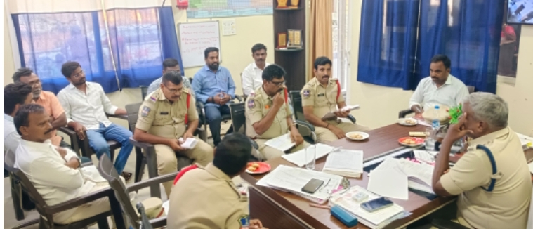 మతసామరస్యాన్ని కాపాడేలా పండుగల నిర్వహణ చేపట్టాలి : డిఎస్పీ నాగేంద్రచారి