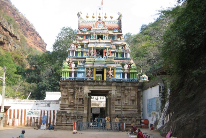 భారతదేశంలోని అత్యంత శక్తివంతమైన మరియు పురాతన పుణ్యక్షేత్రాలలో ఒకటి అహోబిలం