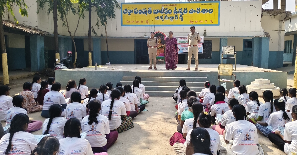 రోడ్డు భద్రతపై అవగాహన సదస్సు 