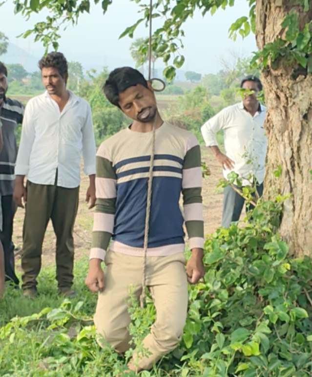 అన్నార్పాడు గ్రామానికి చెందిన వ్యక్తి రాచబండ్లకోయగూడెం వ్యవసాయ పొలంలో నెమలిచెట్టుకు ఉరేసుకొని ఆత్మహత్య