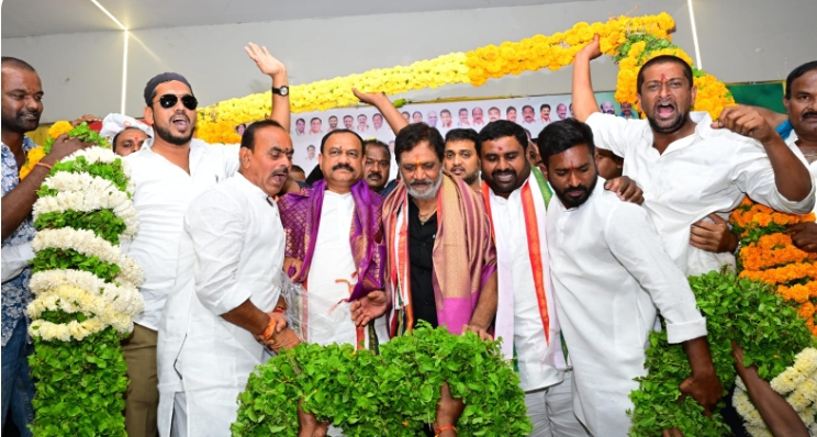 ఘనంగా నిజామాబాద్ జిల్లా కాంగ్రెస్, నగర అధ్యక్షుల ప్రమాణ స్వీకారం