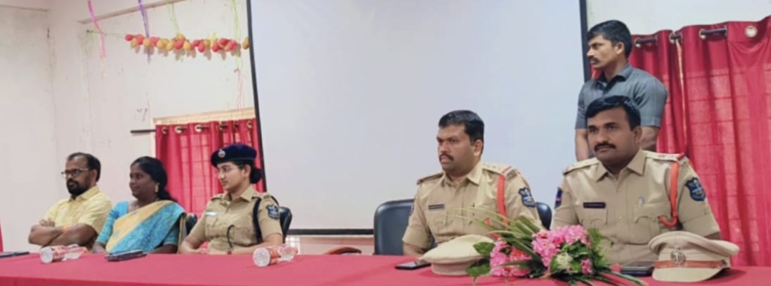 విశ్వవిద్యాలయ విద్యార్థుల ఆలోచనలు వారి భవిష్యత్&zwnj;ను గొప్పగా నిర్మించుకునేలా ఉండాలి 