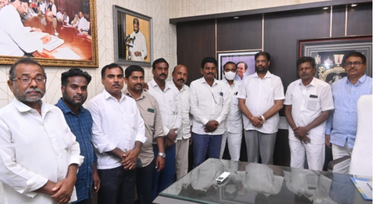 ముఖ్య కార్యకర్తల సమావేశంలో పాల్గొన్న వద్దిరాజు రవిచంద్ర