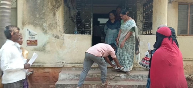 డబుల్ బెడ్&zwnj;రూమ్ ఇళ్ల కోసం ఆవేదన