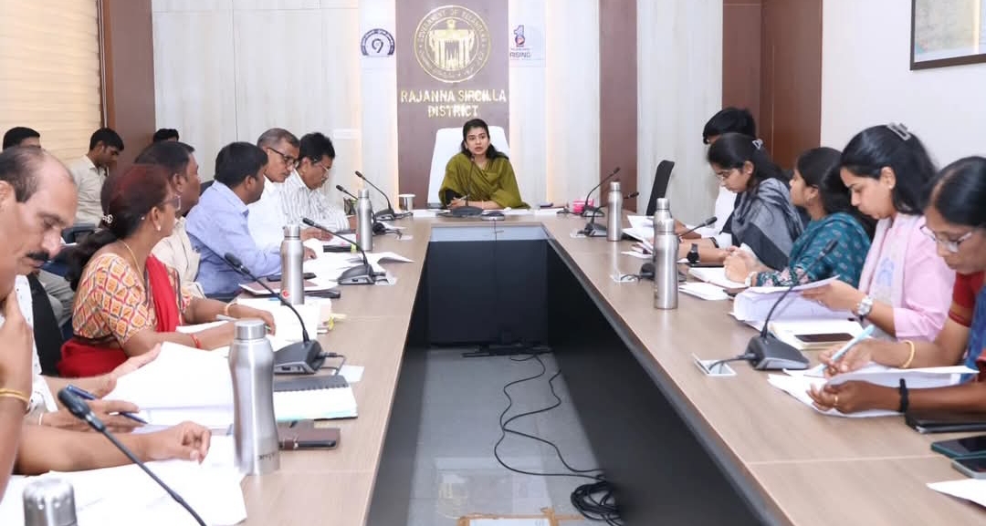 ఇందిరమ్మ ఇండ్ల నిర్మాణాల్లో వేగం పెంచాలి : జిల్లా కలెక్టర్ గరిమ అగ్రవాల్