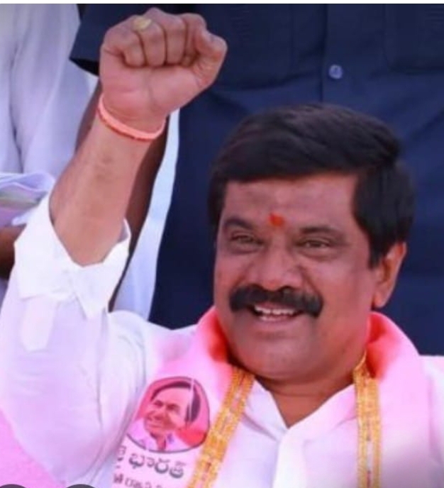 తెలంగాణ ఉద్యమానికి సంబంధం లేని వాళ్ళు ప్రస్తుతం రాష్ట్రానికి ముఖ్యమంత్రి, పిసిసి అధ్యక్షులు అవడం దురదృష్టకరం