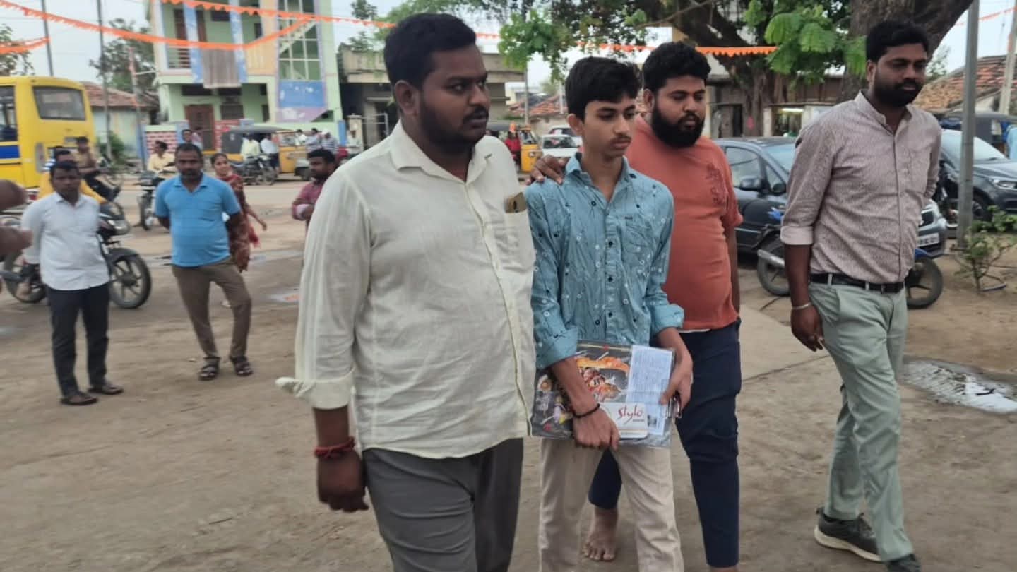 తండ్రి మృతి.. కంటినిండా బాధతో పదవ తరగతి  పరీక్షకు హాజరైన విద్యార్థి