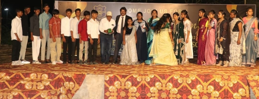 కెన్నెడీ పాఠశాలలో ఘనంగా ఫేర్వెల్ పార్టీ... అభినందించిన పలువురు