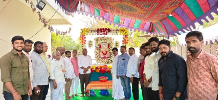 గౌరవరాజుల రవి కుమార్ కుటుంబ సభ్యులను పరామర్శించిన ఎమ్మెల్సీ నవీన్ రెడ్డి