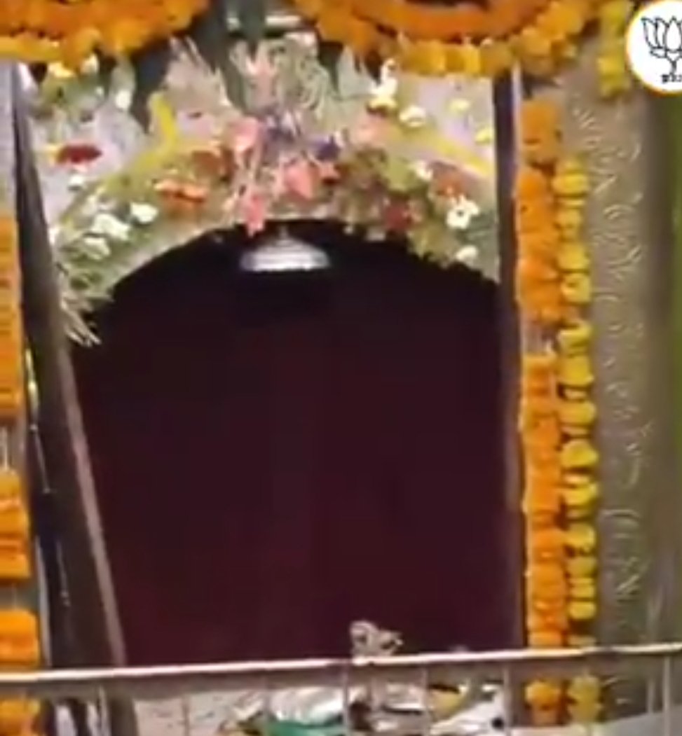 ముత్యాలమ్మ అమ్మవారి విగ్రహాన్ని ధ్వంసం చేసిన దుండగులు