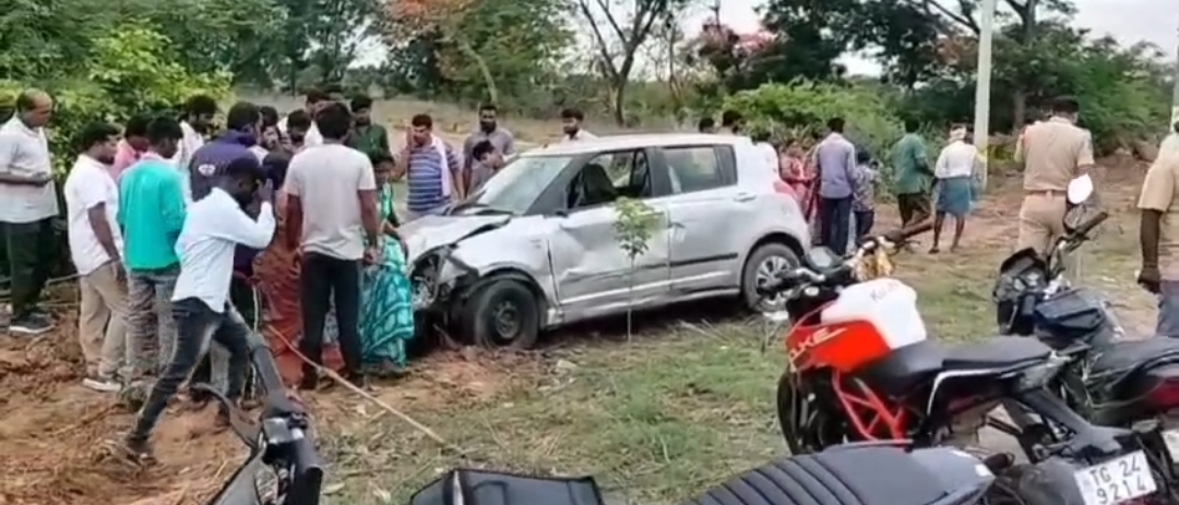 వర్ధన్నపేట  శివారులో కారు బీభత్సం